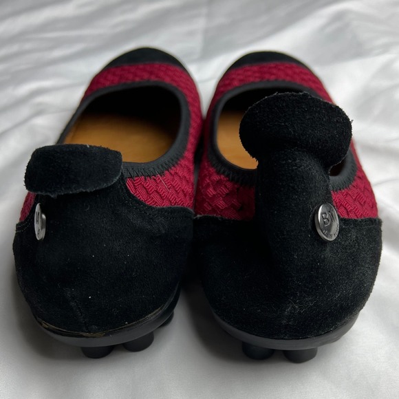 bernie Mev. Slip On Shoes, Size 8 to 8.5 - Picture 3 of 12